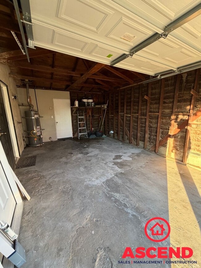 Building Photo - 3 Bedroom Home in East Bakersfield