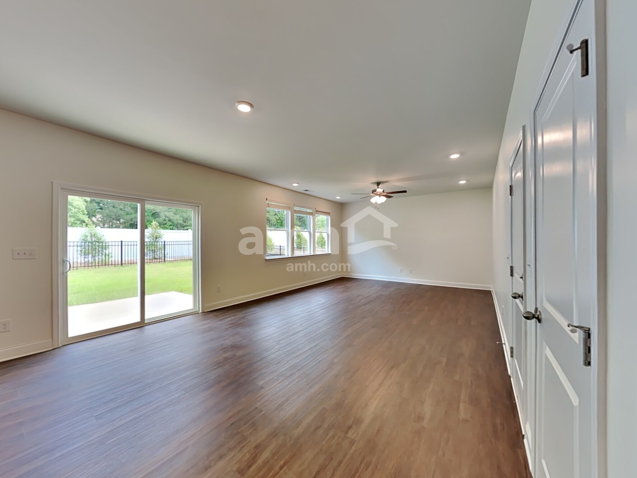 Building Photo - 839 Carnaby Ln