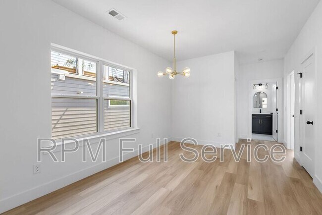 Building Photo - 1241 N Avondale Cir