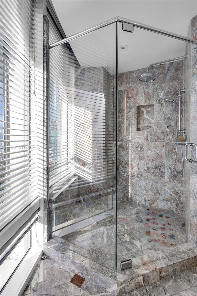 Building Photo - 1643 Brickell Ave