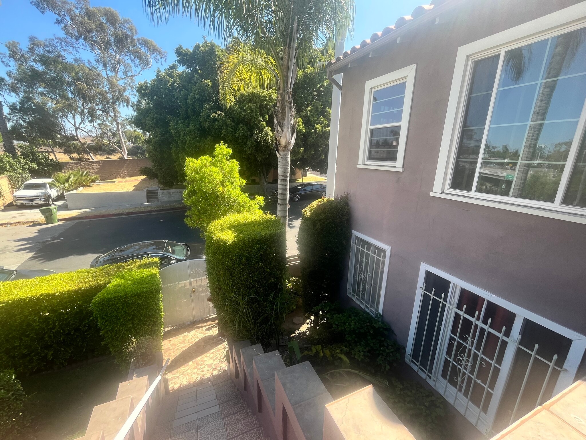 Building Photo - 2500 S Bronson Ave