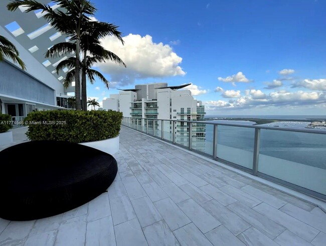 Building Photo - 1300 Brickell Ave