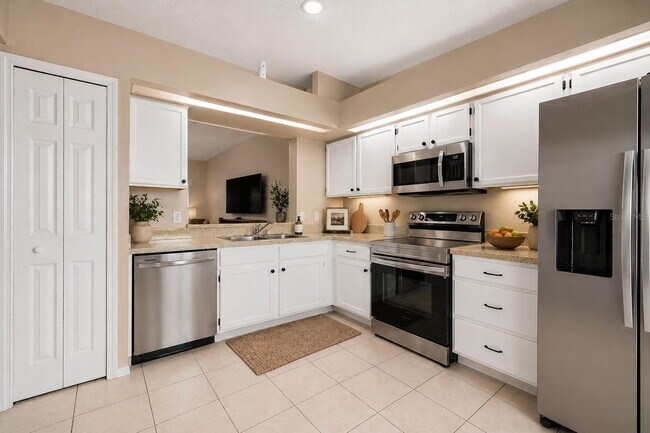 Building Photo - 14772 Laguna Beach Cir