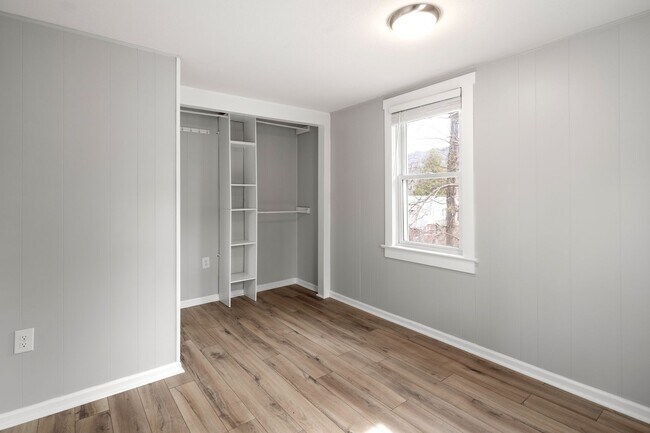 Building Photo - Updated Asheville Apartment