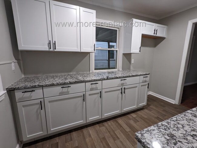 Building Photo - Newly remodeled house on a dead-end street