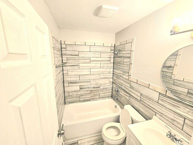 Building Photo - 241 Grampian Rd