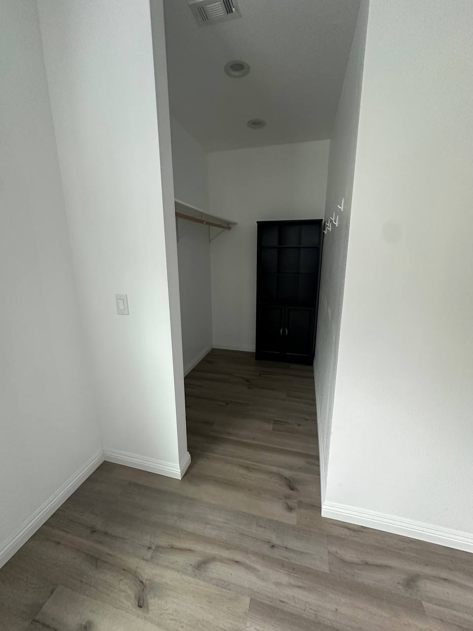 Building Photo - 15122 Burbank Blvd