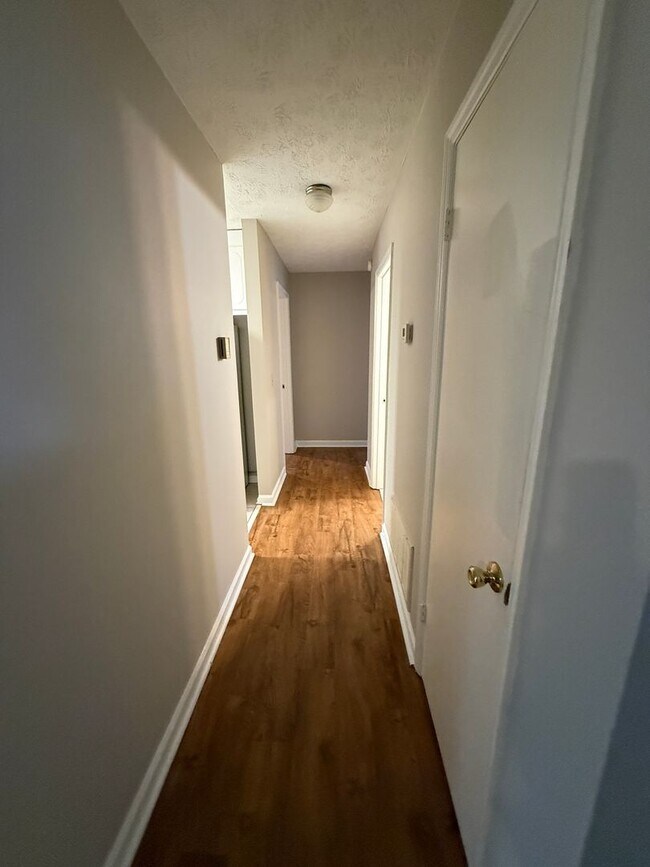 Building Photo - 110/112 Jockey Club Dr