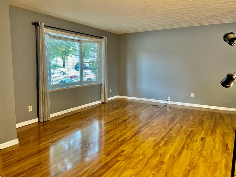 Building Photo - 1151 Horsemans Ln