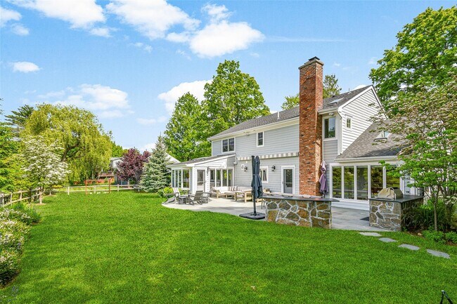 Building Photo - 685 Barrymore Ln