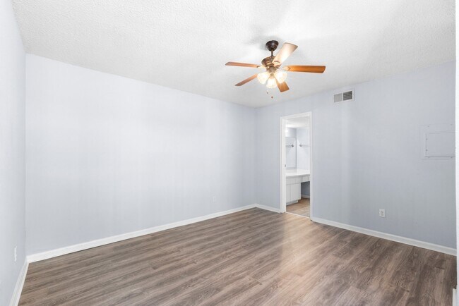 Building Photo - 2750 Holly Hall St