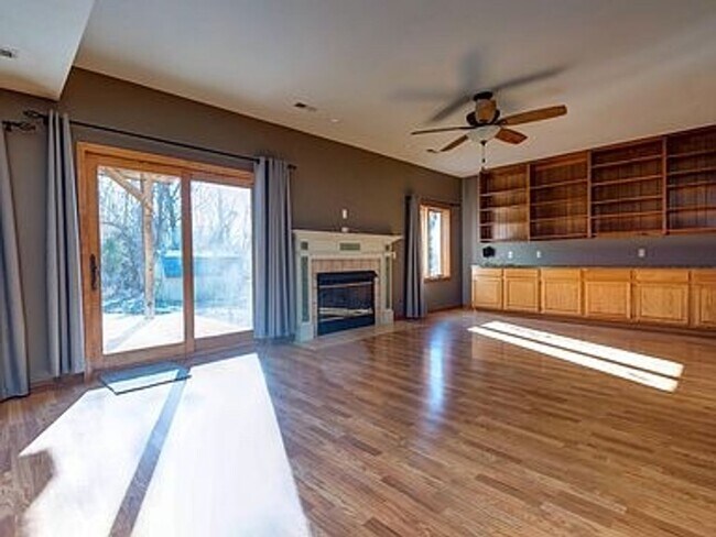 Building Photo - Executive 4 Bedroom 4 Bath 3+ Car Garage -...