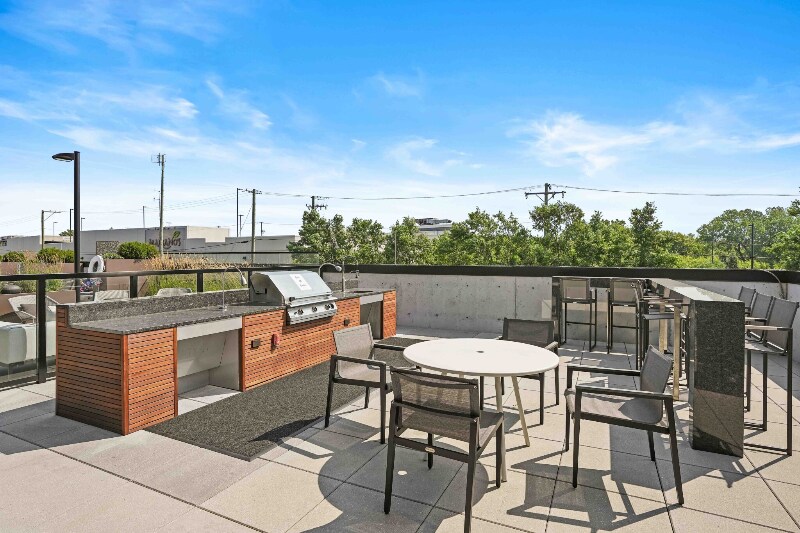 Building Photo - 1717 W Webster Ave