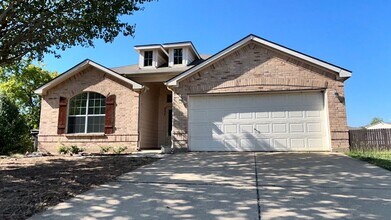 Building Photo - Move-in Ready Open Layout with a Huge Yard!