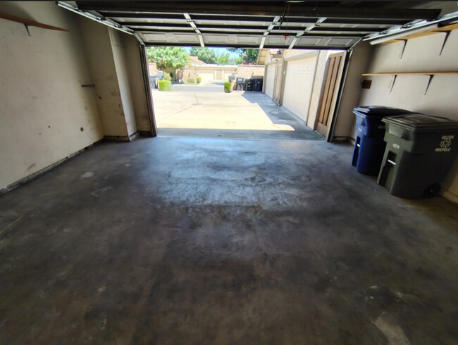 Building Photo - 1005 Sylvan Meadows Dr