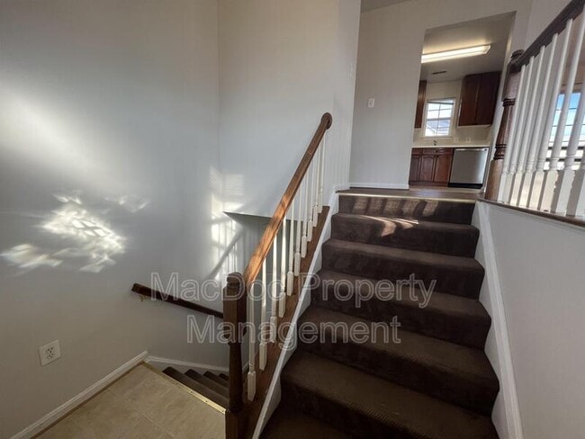 Building Photo - 16 N Jenny Lynn Rd