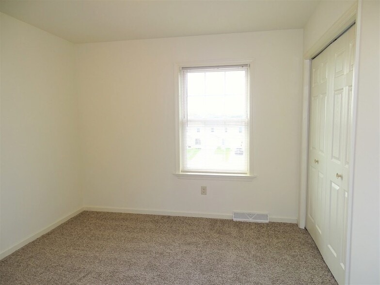 Building Photo - 336 Meadow View Dr