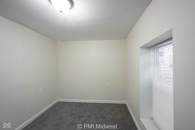 Building Photo - 512 N Chester Ave
