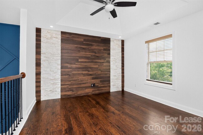Building Photo - 549 Daventry Ct