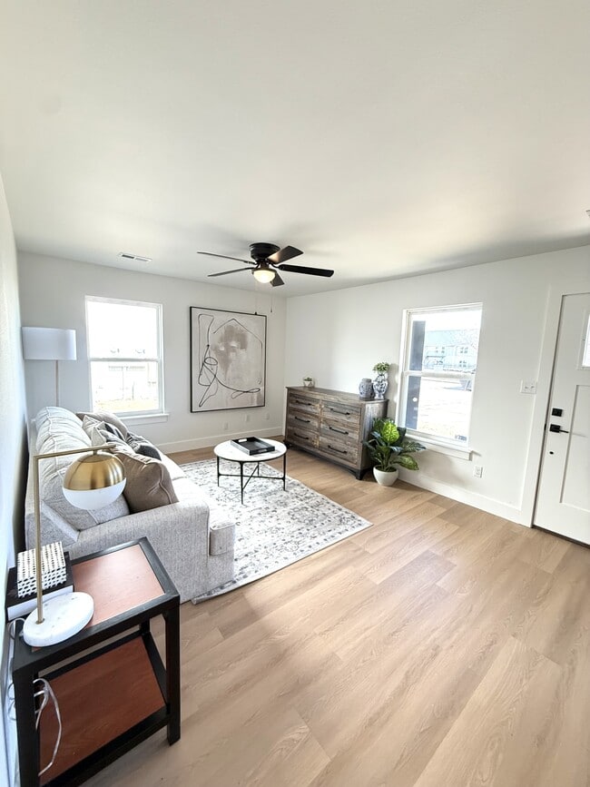 Building Photo - 1126 W Cato Springs Rd