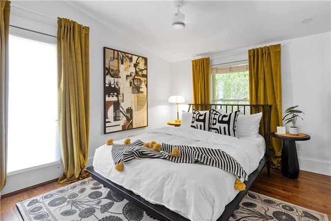 Building Photo - 720 Mollie St SE