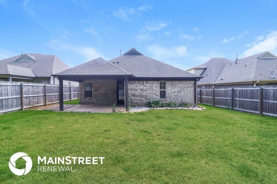 Building Photo - 1385 Switzer Dr