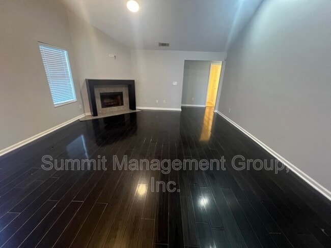 Building Photo - 6381 Klondike River Rd