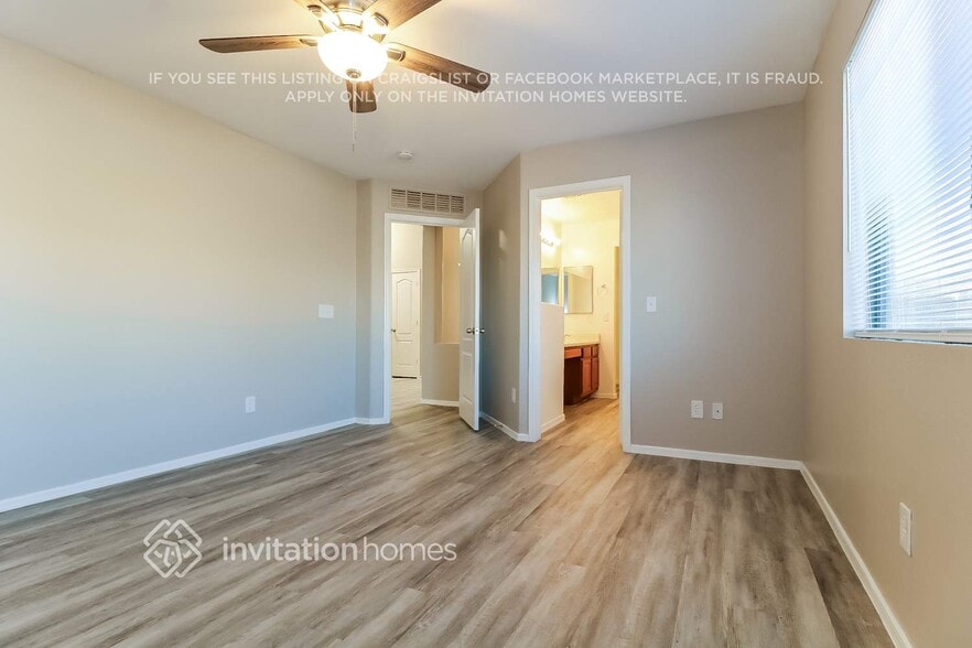 Building Photo - 5448 S 237th Ln