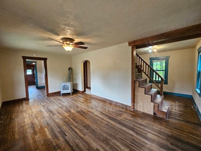 Building Photo - 1405 River Rd