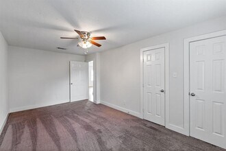 Building Photo - 1305 Idylwild St