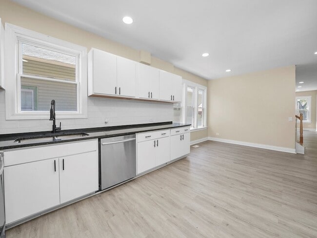 Building Photo - 811 S 7th Ave