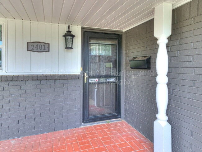 Building Photo - 2401 Fedderson Dr