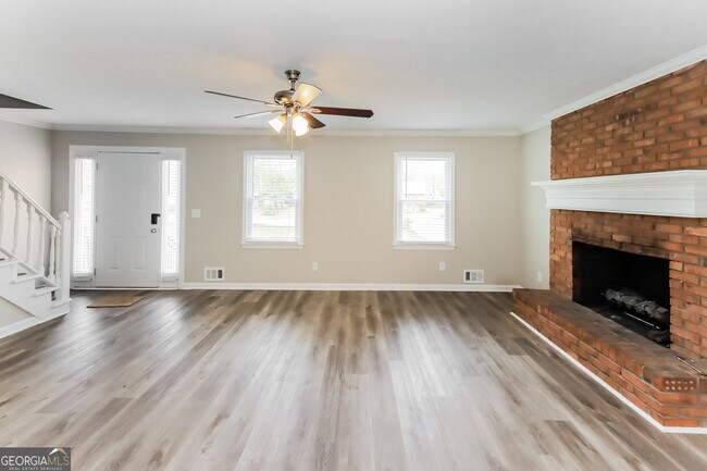 Building Photo - 1616 Quail Run SW