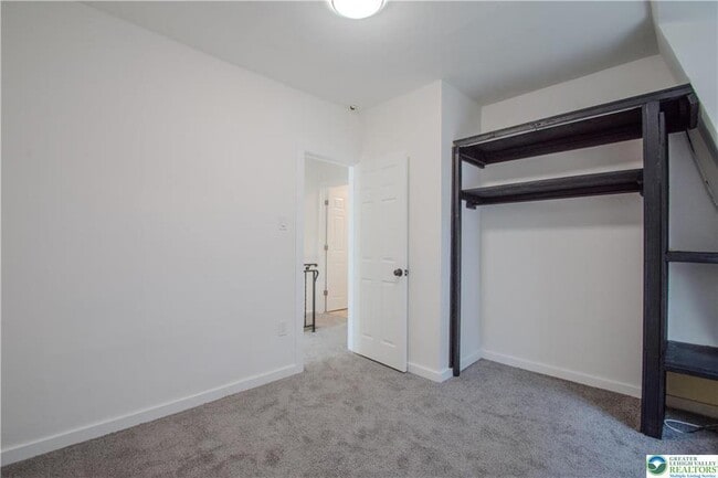 Building Photo - 541 Jischke St