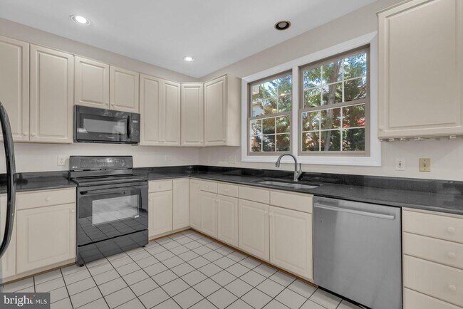 Building Photo - 9902 Michael Schar Ct
