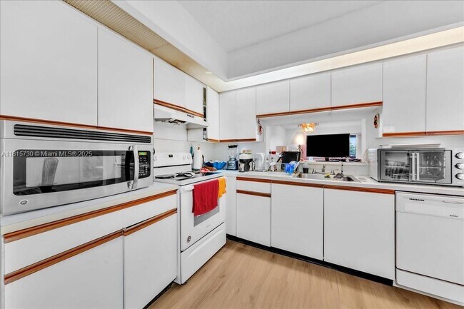 Building Photo - 500 SW 130th Terrace