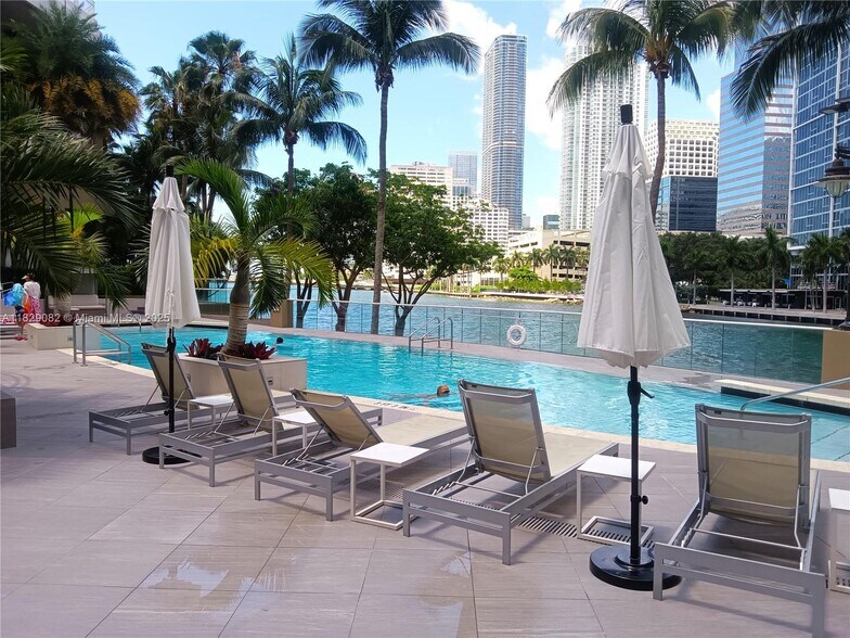 Building Photo - 901 Brickell Key Blvd