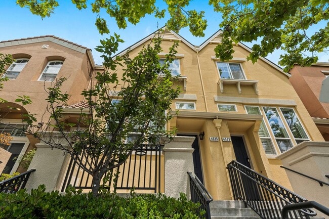 Building Photo - SUNNY TOWNHOME NEAR TRAILS STYLISH, FUNCTIONAL, & VERY ACCESSIBLE