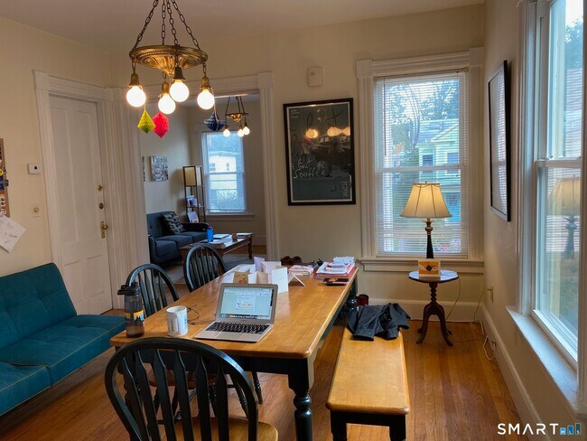 Building Photo - 118 Lawrence St