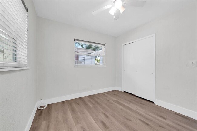 Building Photo - 5442 9th Ave N