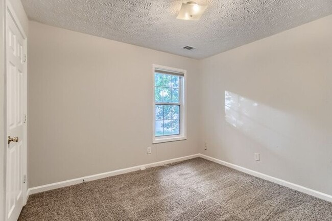 Building Photo - 5487 Walnut Ln