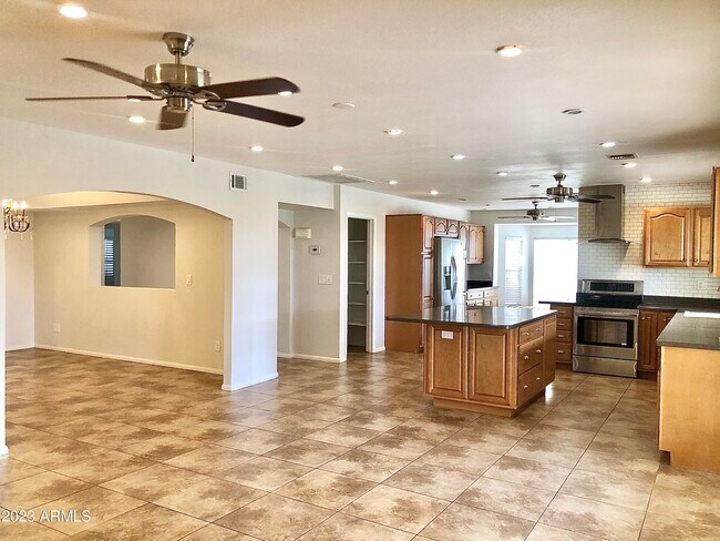 Building Photo - 6711 E Aire Libre Ln