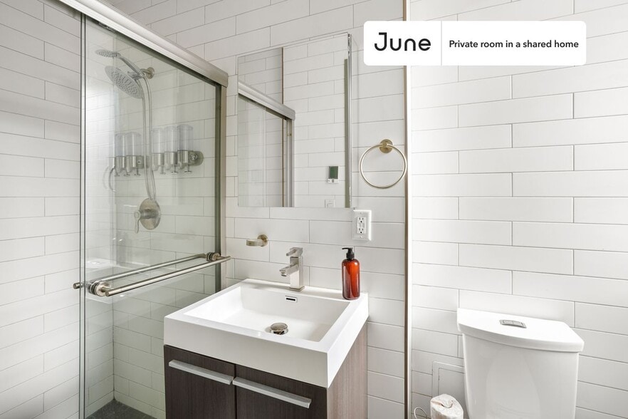 Building Photo - Room in Shared 2 bed/1 bath home