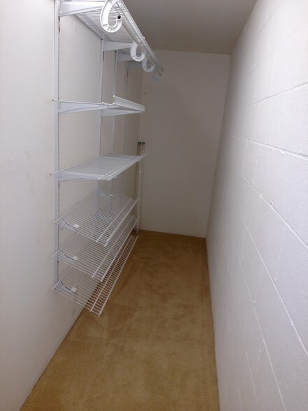 2 huge closets - 106 Hickory St
