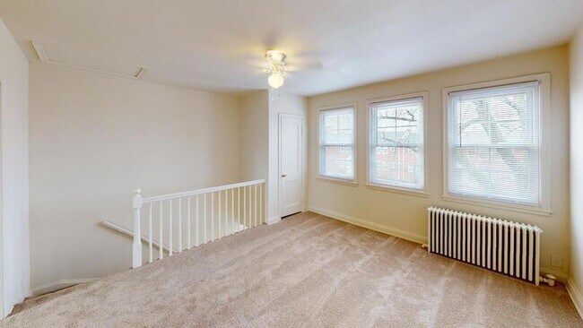 Building Photo - 1018 Stoll St