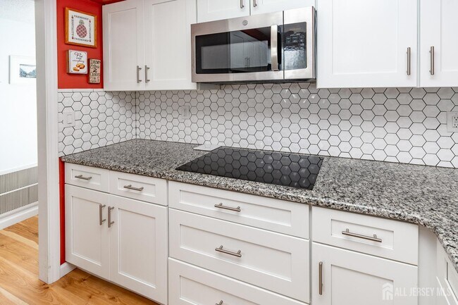 Building Photo - 456 Roxbury Ln