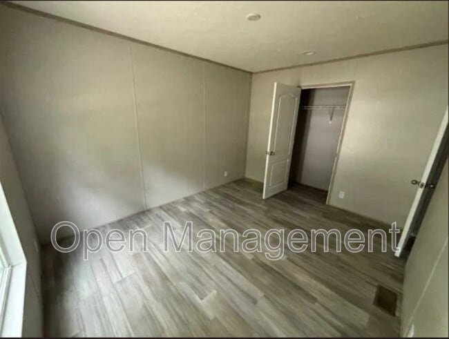 Building Photo - 356 Bayhead Dr