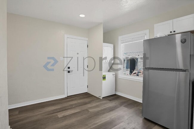 Building Photo - 265 Cherry Dr