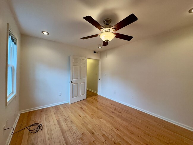 Building Photo - Apartment in Upper Fells Point!