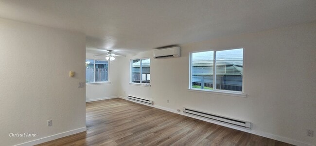 Building Photo - Updated 3 bedroom with a bonus room